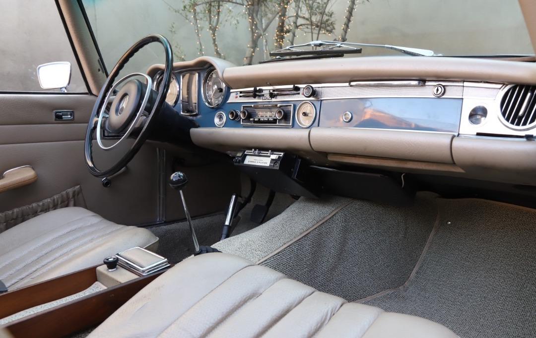 1971 280SL interior